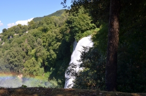 L’arcobaleno illumina le cascate delle Marmore